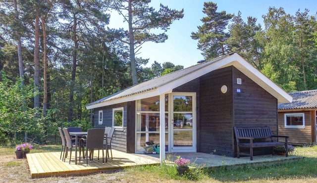 Gorgeous home in Nexø with kitchen