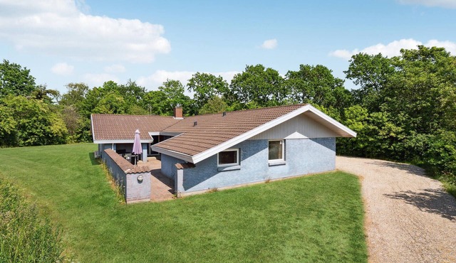 Gorgeous home in Oksbøl with WiFi