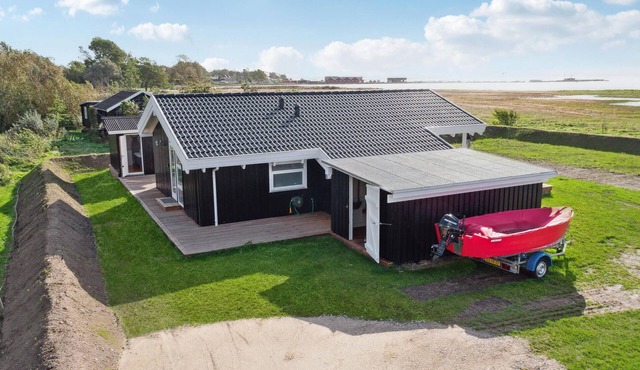 Gorgeous home in Orø with kitchen