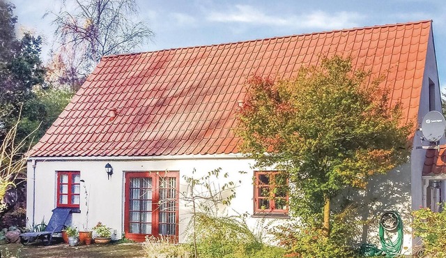 Gorgeous home in ørsted with house sea view