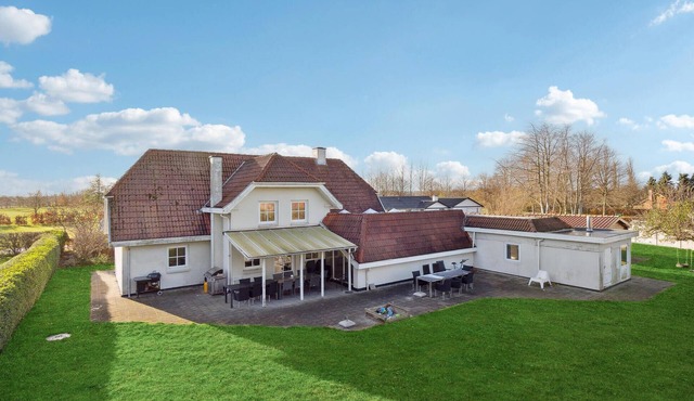 Gorgeous home in Otterup with kitchen