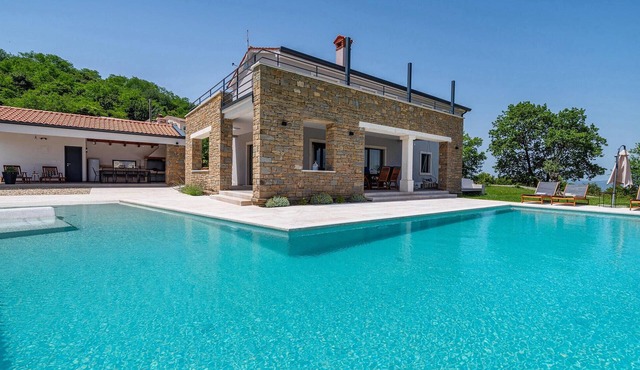 Gorgeous home in Pazin