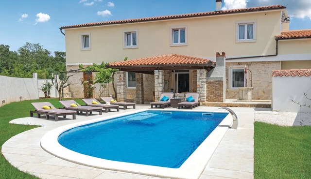 Gorgeous home in Peruski