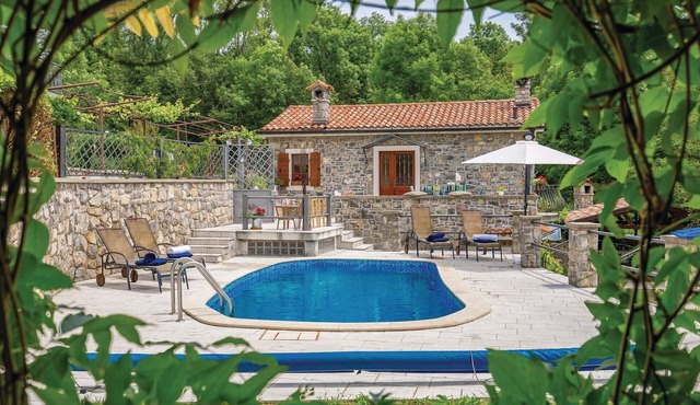Gorgeous home in Poljane with sauna