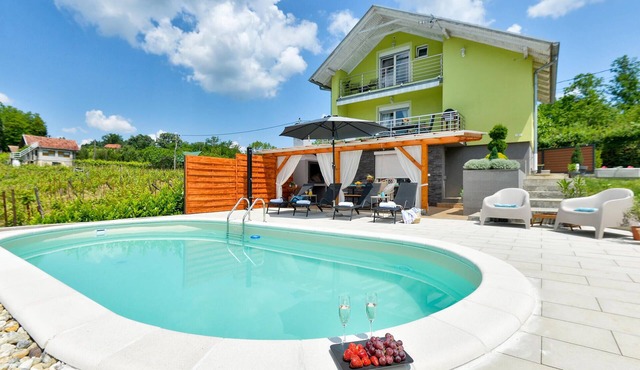 Gorgeous home in Popovaca with sauna
