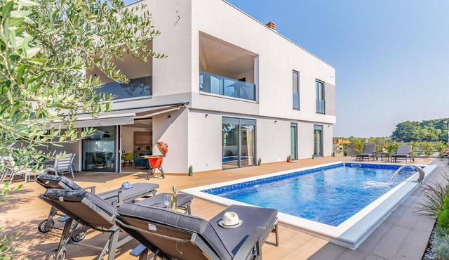Gorgeous home in Porec