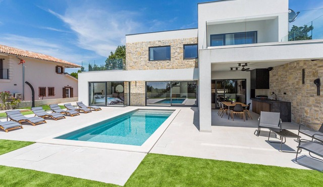 Gorgeous home in Porec