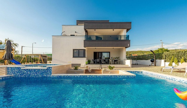 Gorgeous home in Posedarje