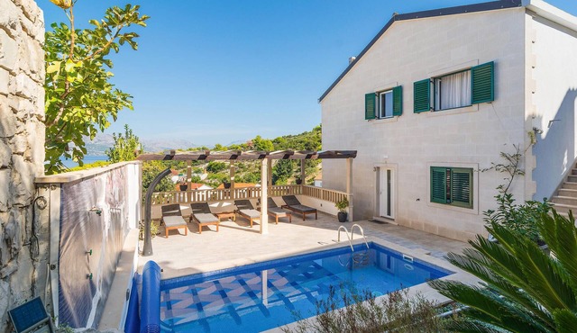 Gorgeous home in Postira
