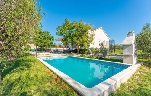 Gorgeous Home In Prkos