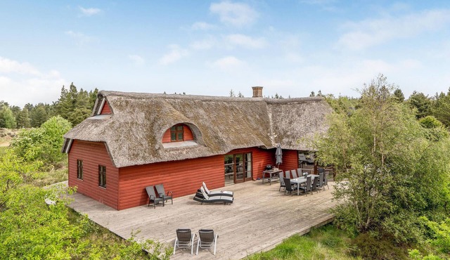 Gorgeous home in Rømø with kitchen