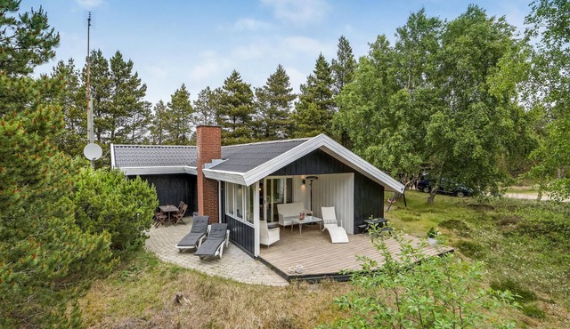 Gorgeous home in Rømø with kitchen