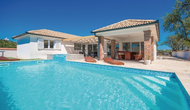 Gorgeous home in Radosinovci with sauna