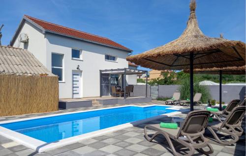 Gorgeous Home In Rastane Donje