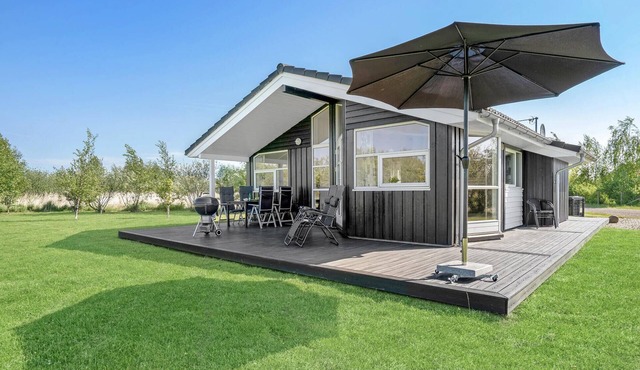 Gorgeous home in Rødby with kitchen