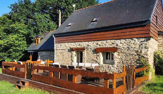 Gorgeous home in Rosporden with WiFi