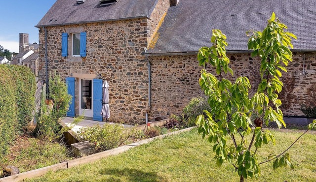 Gorgeous home in Saint-Clet with WiFi