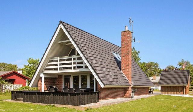 Gorgeous home in Samsø with kitchen