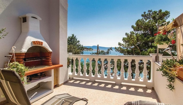Gorgeous home in Selce with house sea view