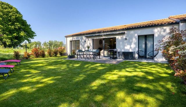 Gorgeous home in Semussac with WiFi