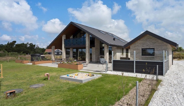 Gorgeous home in Skjern with kitchen