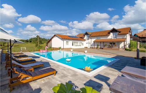 Gorgeous Home In Slunj
