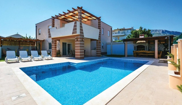 Gorgeous home in Solin