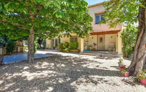 Gorgeous Home In Sorgues With Wifi