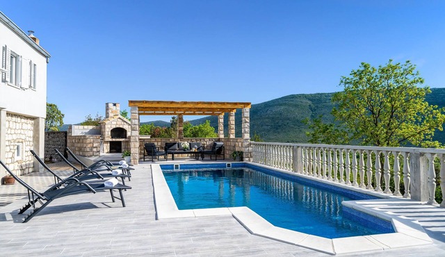 Gorgeous home in Ston with private swimming pool, can be inside or outside