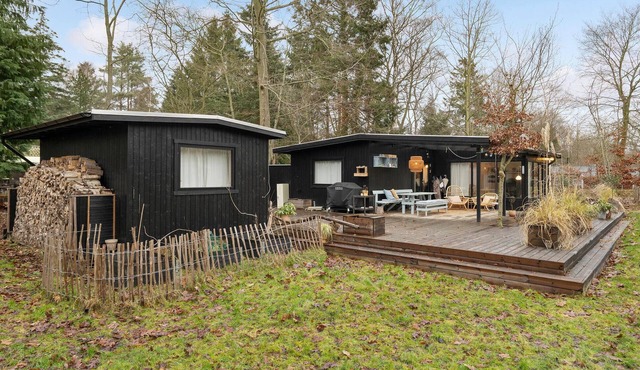 Gorgeous home in Strøby with kitchen