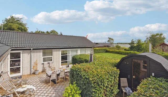 Gorgeous home in Sunds with kitchen