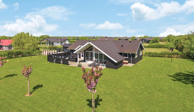 Gorgeous home in Sydals with WiFi