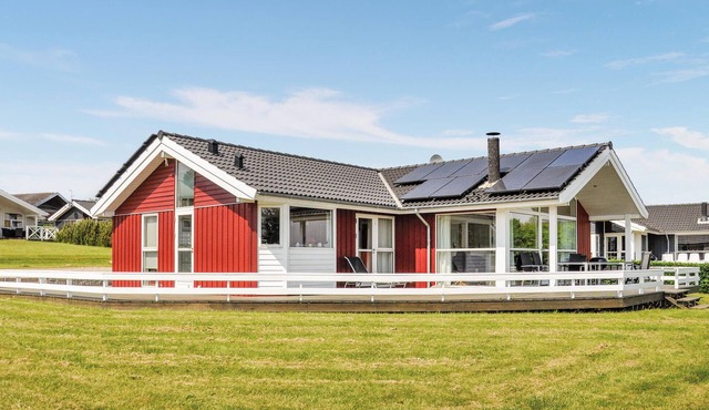 Gorgeous home in Sydals with kitchen