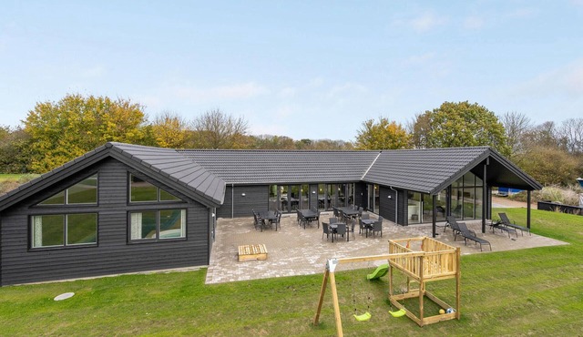 Gorgeous home in Sydals with kitchen