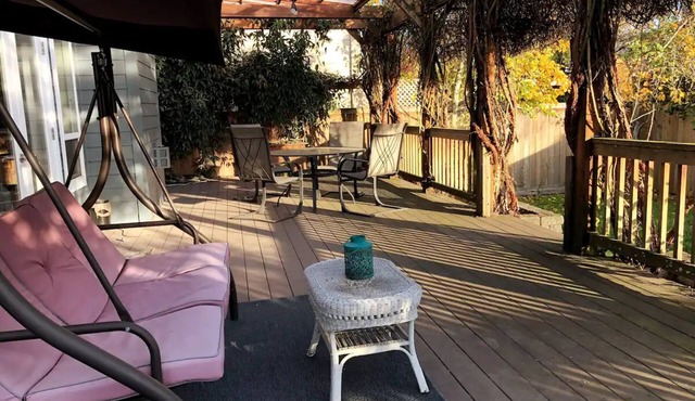 Gorgeous home in the heart of Orenco, close to Intel, Nike, perfect for groups!