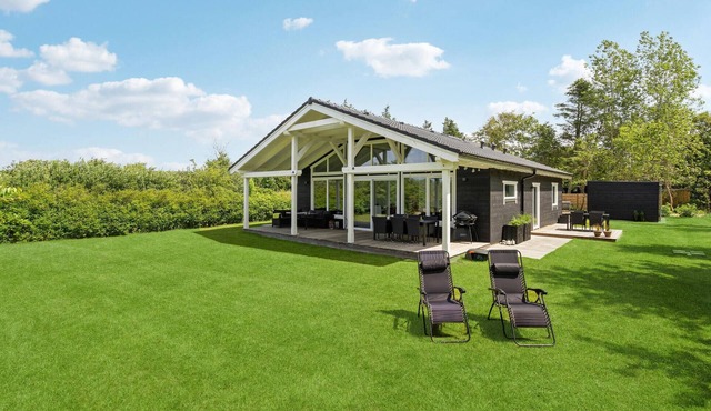 Gorgeous home in Thyholm with WiFi