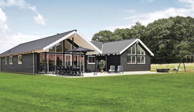 Gorgeous home in Tranekær with sauna