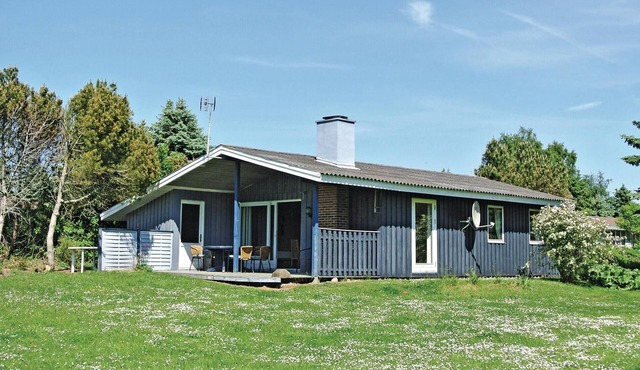 Gorgeous home in Tranekær with kitchen