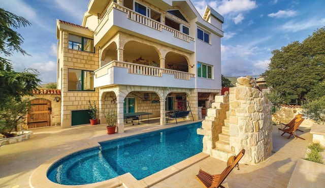Gorgeous home in Trogir with sauna
