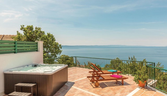 Gorgeous home in Tucepi with house sea view