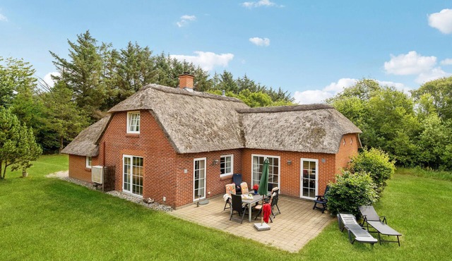 Gorgeous home in Ulfborg with WiFi