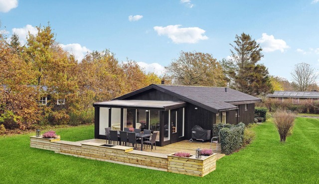 Gorgeous home in Ulfborg with kitchen