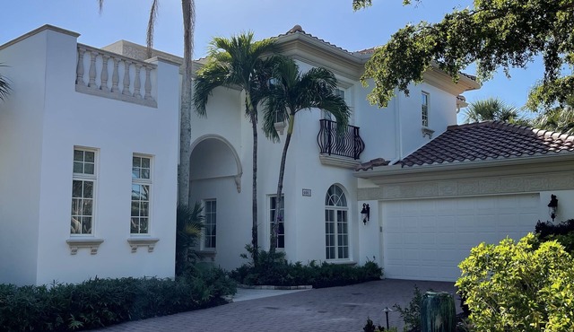 Gorgeous home in Las Palmas within The Colony!