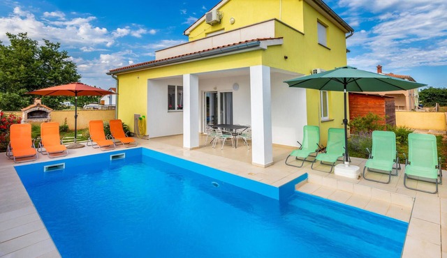Gorgeous home in Valbandon