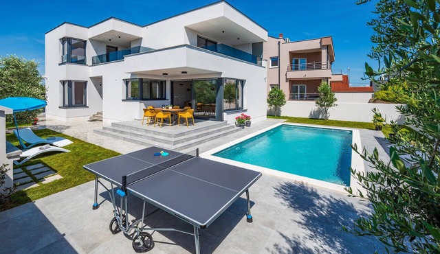 Gorgeous home in Valbandon