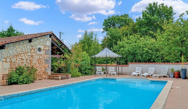 Gorgeous home in Vanxains