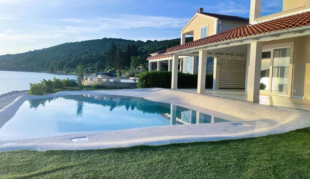 Gorgeous home in Veli rat
