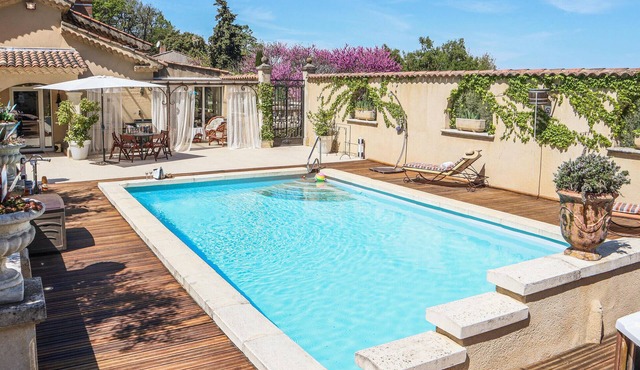 Gorgeous home in Vernègues