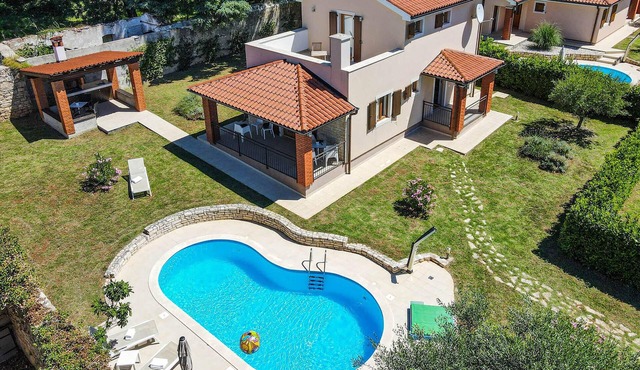 Gorgeous home in Visnjan with private swimming pool, can be inside or outside