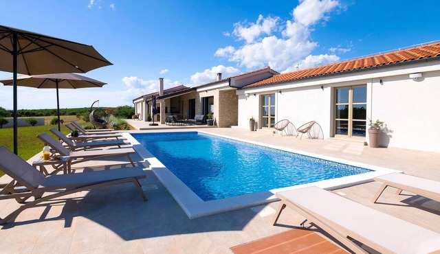 Gorgeous home in Visocane